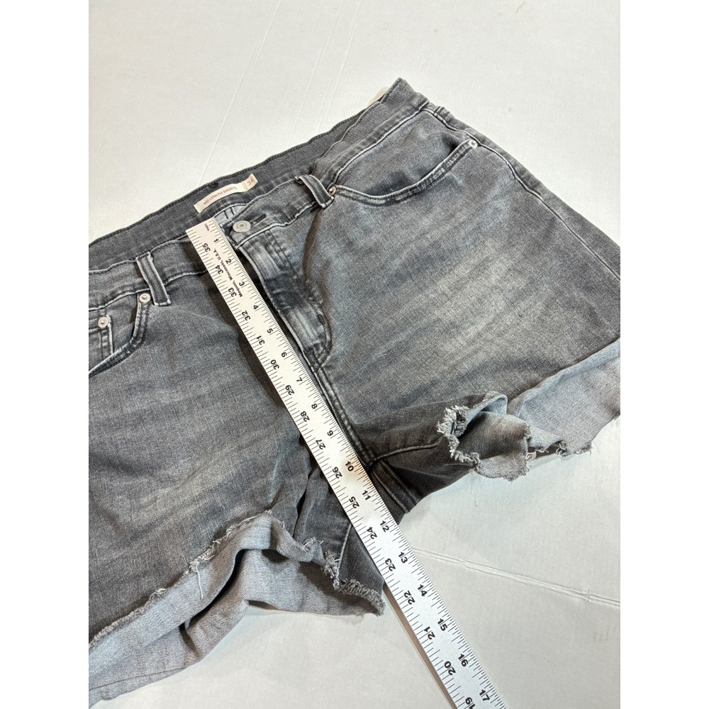 Levi's Mid Length Shorts Womens 34 Gray Denim Raw Hem Cutoff 29965-0149 - Picture 5 of 8